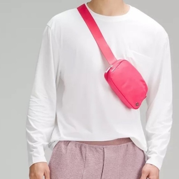 Lululemon Everywhere Belt Bag in Lip Gloss, NWT - Picture 3 of 7